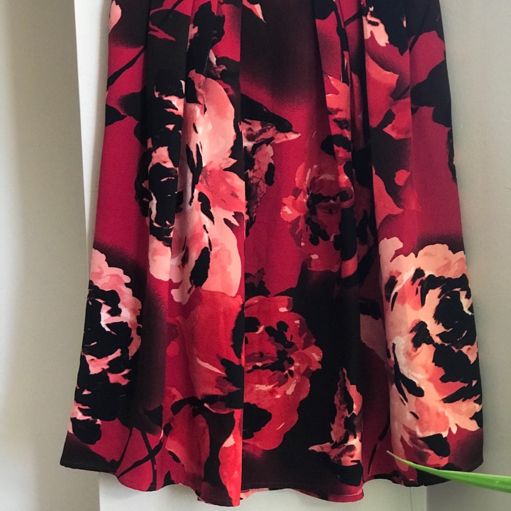 Eve Mendes red circle skirt